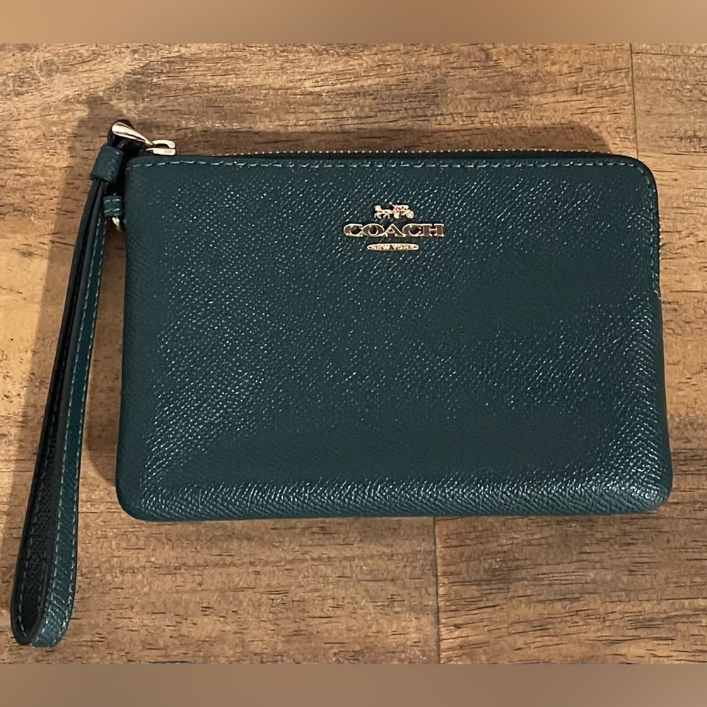 Coach Green Crossgrain Leather Corner Zip Wristlet in pre loved condition.